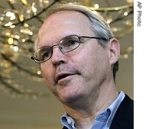 Christopher Hill speaks during a press briefing about a bilateral meeting with North Korean envoys in Geneva, Switzerland, 31 Aug. 2007