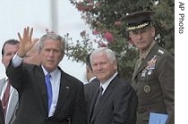 President Bush, left, waves as he leaves the Pentagon, with Defense Secretary Robert Gates, and outgoing Joint Chiefs Chairman Gen. Peter Pace, 31 Aug 2007