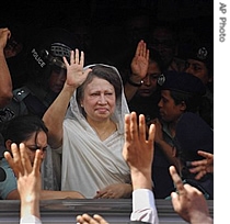 Former Bangladesh Prime Minister Khaleda Zia waves to supporters after she was arrested in Dhaka, Bangladesh, 03 Sept 2007