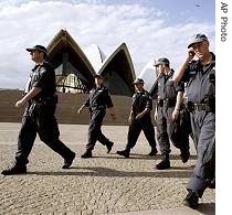 Police patrol the forecourt at the Sydney Opera House as a police helicopter buzzes above as security for APEC forum increases in Sydney, 03 Sep 2007