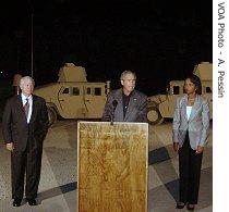 U.S. President Bush (center), speaks to reporters in al-Anbar, Iraq, with Defense Secretary Robert Gates (l) and Secreatary of State Condoleeza Rice (r), 03 Sep 2007