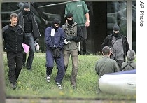 Unidentified man believed to be terror suspect, center, is led away in Karlsruhe, 05 Sep 2007