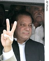 Nawaz Sharif arrives in Pakistan, 10 Sep 2007