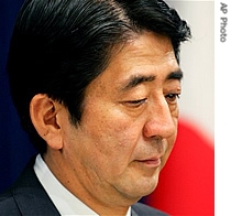Japanese Prime Minister Shinzo Abe announces his resignation at a nationally televised press conference in Tokyo, 12 Sep 2007