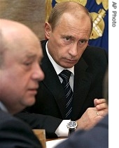 Vladimir Putin chairs a meeting with his Cabinet as Russian Prime Minister Mikhail Fradkov, left, looks on (file photo)