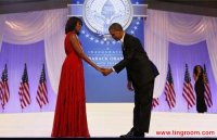 英语新闻：奥巴马就职舞会 米歇尔红裙惊艳