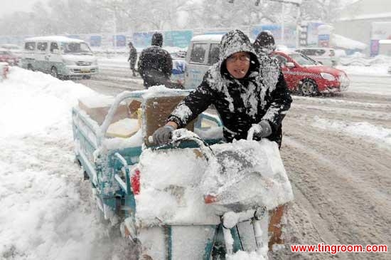 A citizen pushes his vehicle on a road in Mudanjiang City, northeast China's Heilongjiang Province, Nov. 25, 2013. As of noon on Monday, ten highways in Heilongjiang were closed, eight flights were canceled, and four airports had been closed. Heavy snowstorms will hit northeast China on Monday and Tuesday, while a cold front sweeps central and eastern China over the next three days, the National Meteorological Center (NMC) said on Monday. (Xinhua/Zhang Chunxiang)