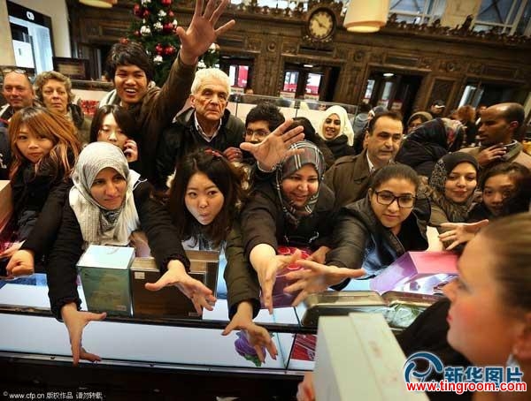 High-end US retailers have been playing it cool, with many stores avoiding the Black friday bargain hunt altogether.