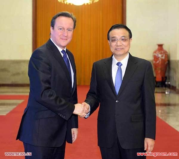 Chinese Premier Li Keqiang (R) holds a welcoming ceremony for the visiting British Prime Minister David Cameron in Beijing, capital of China, Dec. 2, 2013.(Xinhua/Li Tao)