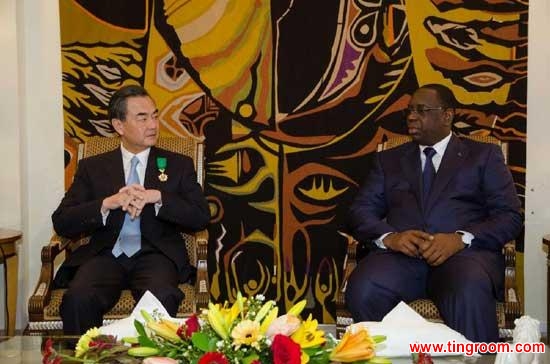 Senegal's President Macky Sall (R) meets with China's Foreign Minister Wang Yi in Dakar, Senegal, Jan. 10, 2014. (Xinhua/Tai Jianqiu)