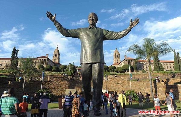 A statue of Nelson Mandela in South Africa (Photo by gmw.cn)