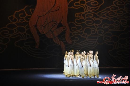 Now on tour, the show "Kungfu Revelations: Nine scrolls" is making a stop at Beijing’s Poly Theatre.