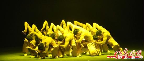 Now on tour, the show "Kungfu Revelations: Nine scrolls" is making a stop at Beijing’s Poly Theatre.