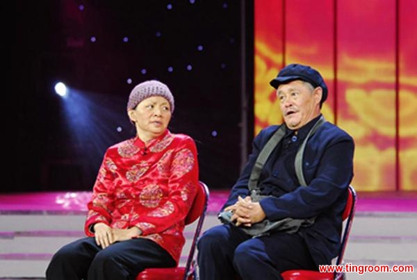 Zhao Benshan performs with comedian Song Dandan at CCTV's Spring Festival Gala.