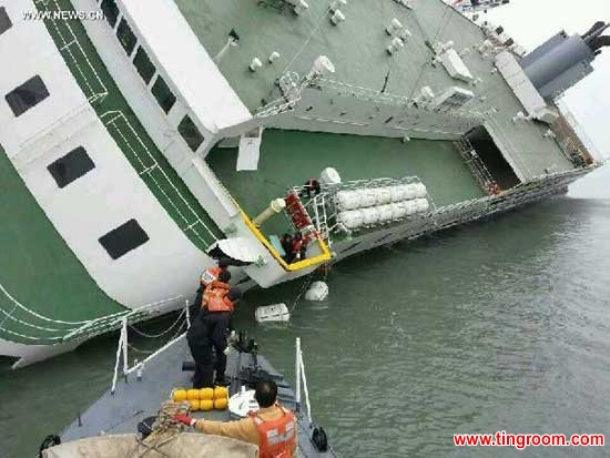 Rescuers aid people on board a sinking South Korean passenger ship in water off the southern coast in South Korea, April 16, 2014. 