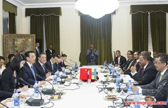 Chinese Premier Li Keqiang holds talks with Ethiopian Prime Minister Hailemariam Desalegn in Addis Ababa, Ethiopia, May 4, 2014. Li started an Africa tour on Sunday with his arrival in Ethiopia, where he will also visit the headquarters of the African Union (AU). (Xinhua/Wang Ye)