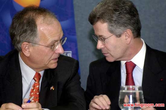 Wolfgang Ischinger, seen here with French ambassador to the united States Jean David Levitte, is brokering a dialogue in Kiev, Ukraine.