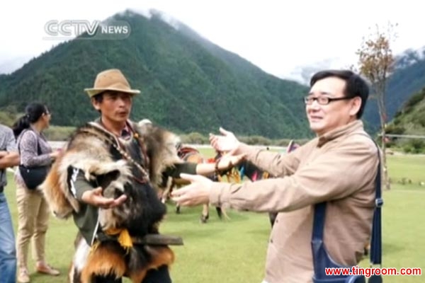 During their stay in Tibet, the group has visited villages, schools, enterprises, Tibet hospitals and religious places.