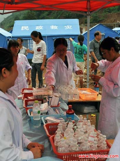 Medical staff work at a temporary medical station after an earthquake in Longtoushan township of Ludian county, southwest China