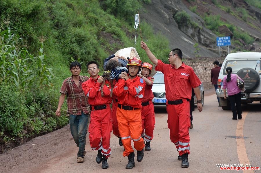 Rescuers transfer an injured person in quake-hit Ludian County, southwest China