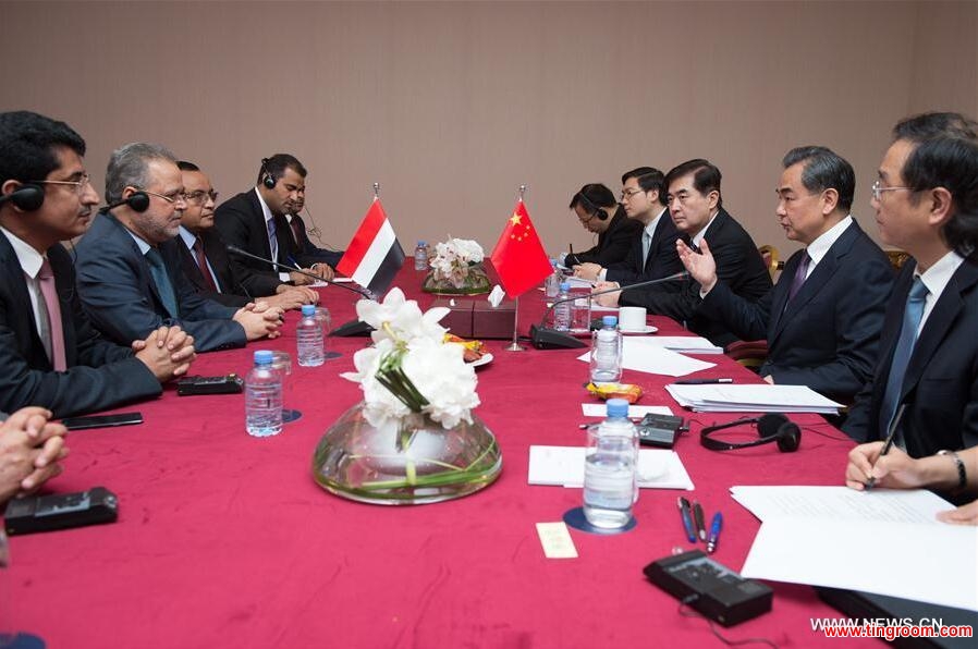 DOHA, May 12, 2016 (Xinhua) -- Chinese Foreign Minister Wang Yi (2nd R) meets with Yemeni Deputy Prime Minister and Foreign Minister Abdulmalik al-Mekhlafi (2nd L) in Doha, Qatar, May 11, 2016. Wang and al-Mekhlafi are in the Qatari capital for the 7th Ministerial Meeting of China-Arab Cooperation Forum, which is scheduled to open on Thursday.(Xinhua/Meng Tao)