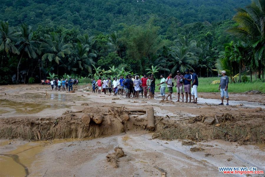 People are seen at the site of a landslide in Kegalle District in Sri Lanka on May 18, 2016. The death toll from Sri Lanka