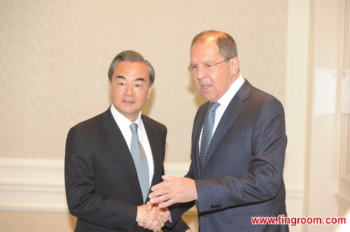Chinese Foreign Minister Wang Yi and his Russian counterpart Sergei Lavrov on Tuesday highlighted the strength of their bilateral ties and common positions on international issues in Tashkent, Uzbekistan.